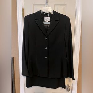 Le Suit Black lined skirt suit: Size 12